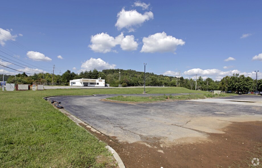 Washington Pike, Knoxville, TN à louer - Photo du bâtiment - Image 2 de 2