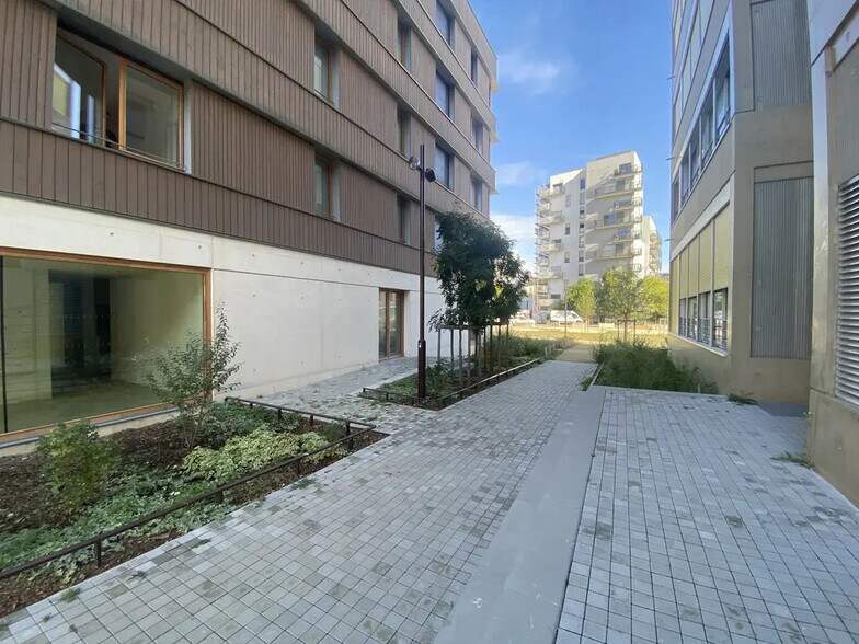 Commerce de détail dans Nantes à louer - Photo du bâtiment - Image 3 de 5