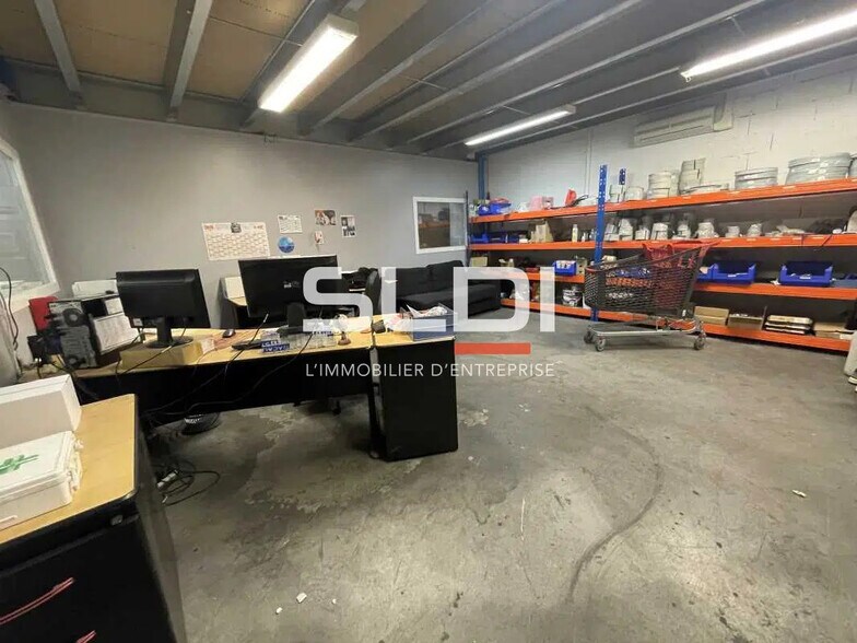 Office in Genas for lease - Interior Photo - Image 2 of 9
