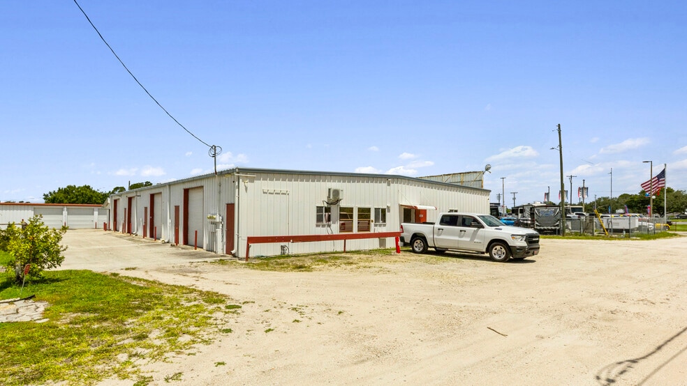 107 Caladium Row, Sebring, FL for sale - Primary Photo - Image 2 of 28