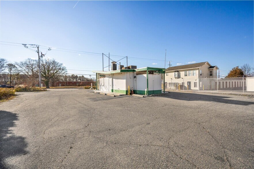 5862 Jefferson Ave, Newport News, VA à vendre - Photo du bâtiment - Image 2 de 27