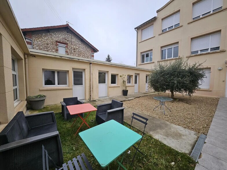 Office in Melun for sale - Building Photo - Image 1 of 9