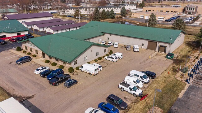 Plus de détails pour 835 38th St NW, Rochester, MN - Commerce de détail à vendre