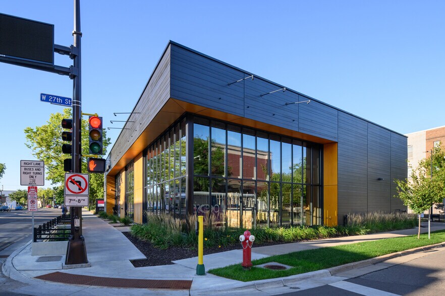 2700 Hennepin Ave, Minneapolis, MN à louer - Photo du bâtiment - Image 2 de 10