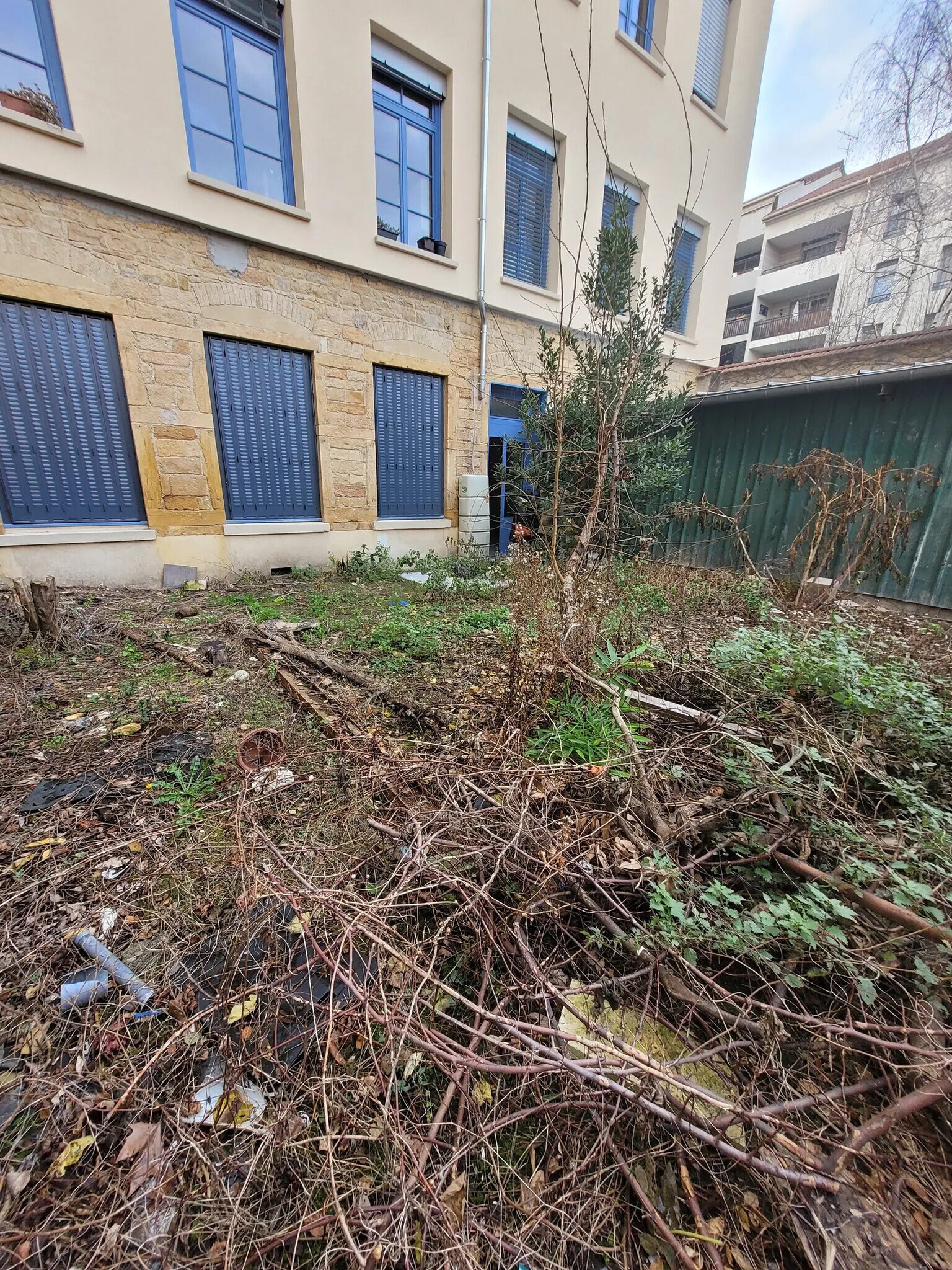 Retail in Lyon for lease Building Photo- Image 1 of 6