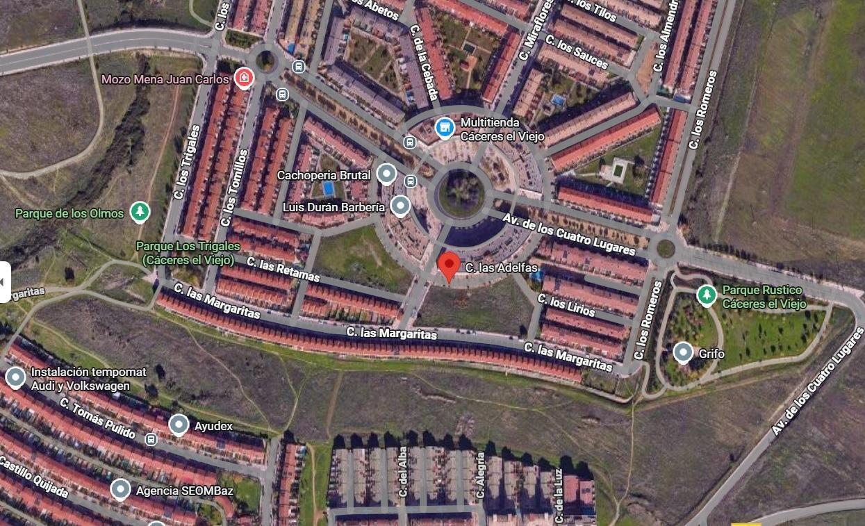 Retail in Cáceres, Cáceres for lease Building Photo- Image 1 of 2