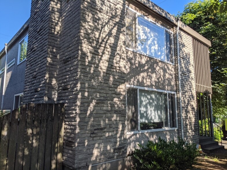 5045 11th Ave NE, Seattle, WA for sale - Primary Photo - Image 1 of 8