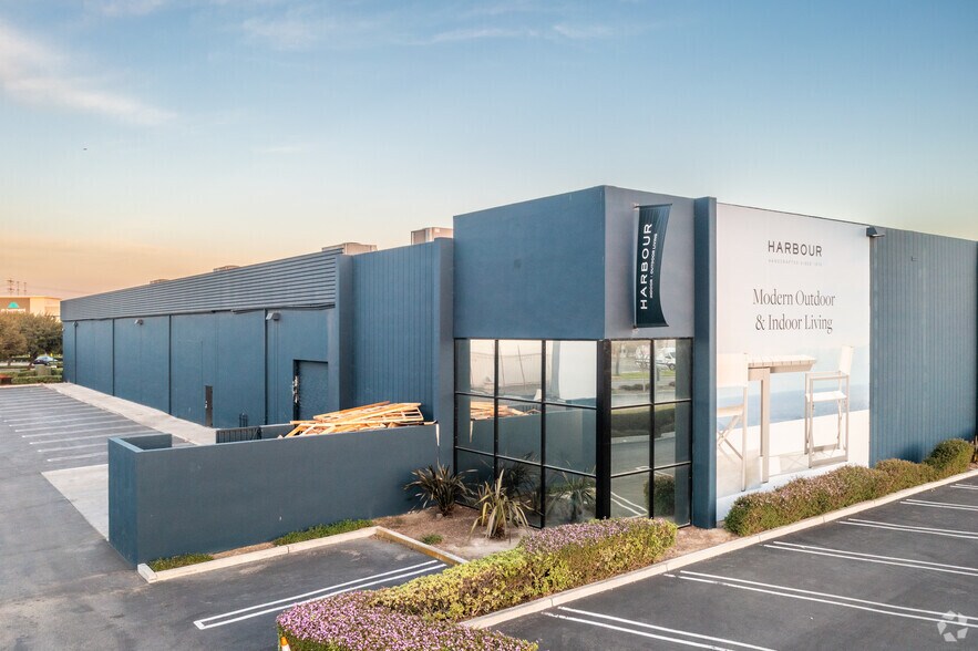 18060 Euclid St, Fountain Valley, CA à vendre - Photo du bâtiment - Image 3 de 14