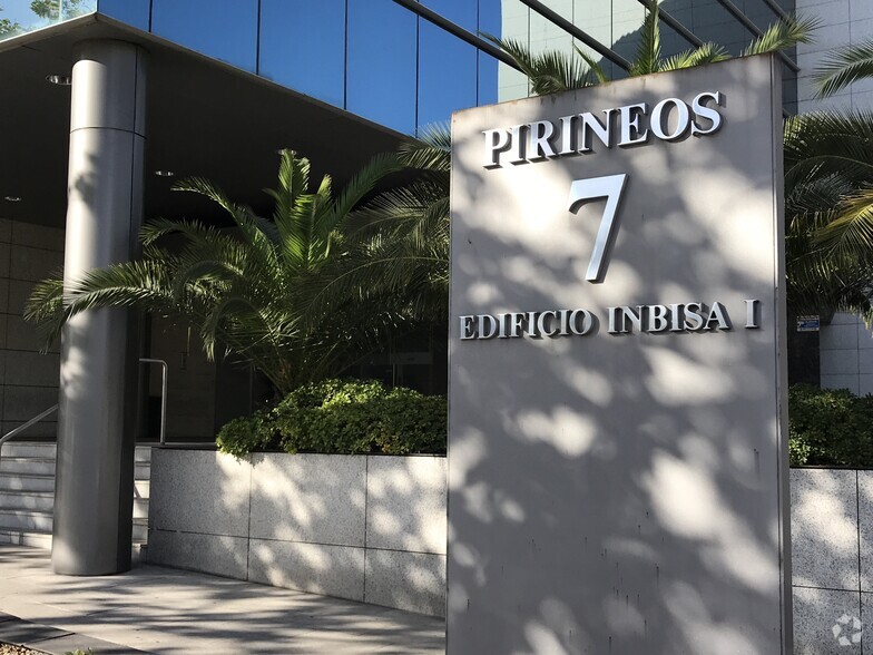 Avenida de Pirineos, 7, San Sebastián de los Reyes, Madrid à louer - Photo du bâtiment - Image 2 de 26