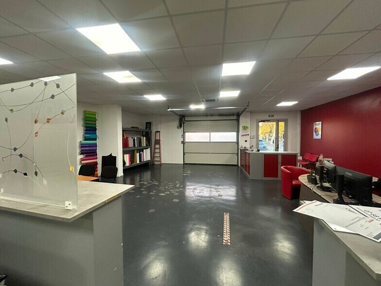 Retail in Orange for sale - Building Photo - Image 1 of 7