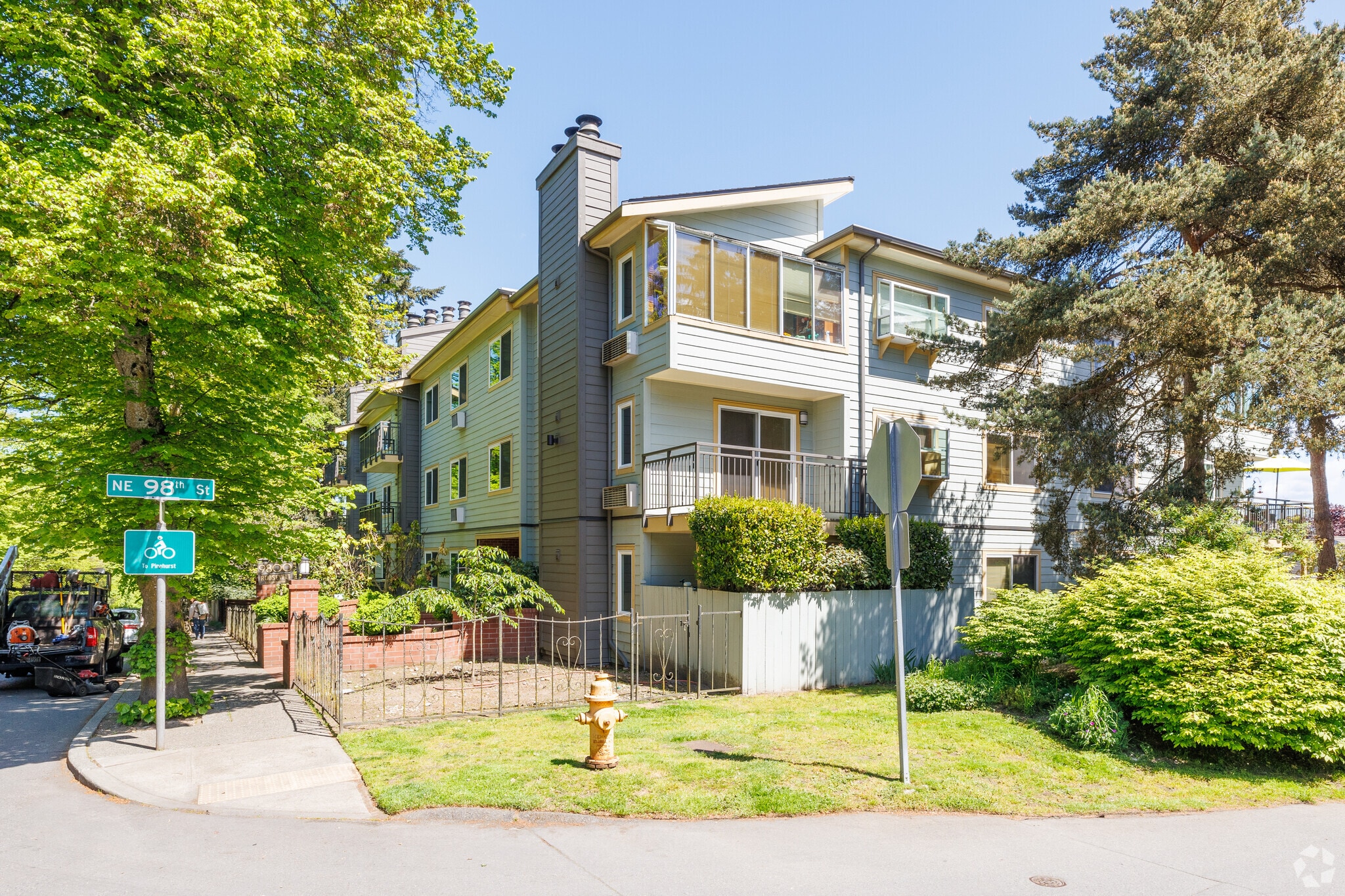 9800 Roosevelt Way NE, Seattle, WA for sale Primary Photo- Image 1 of 20