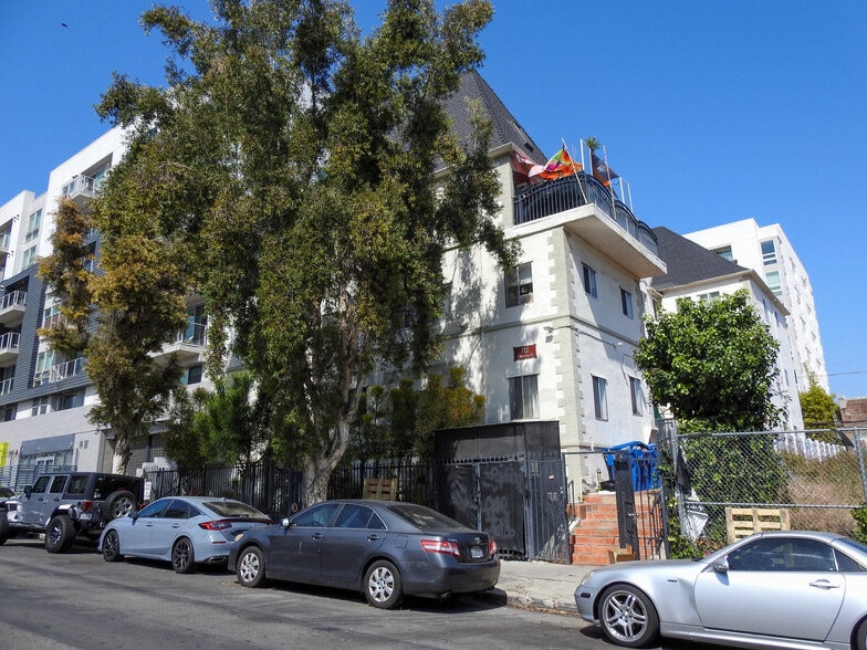 722 S Manhattan Pl, Los Angeles, CA for sale - Building Photo - Image 3 of 28