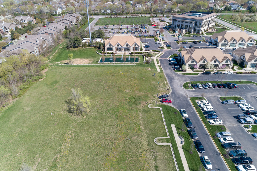 13470 Briar St, Leawood, KS for sale - Aerial - Image 3 of 9