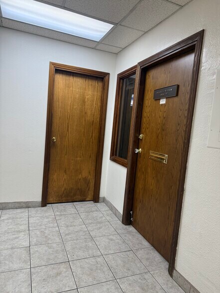 1023 N Hollywood Way, Burbank, CA à louer - Photo du bâtiment - Image 2 de 18