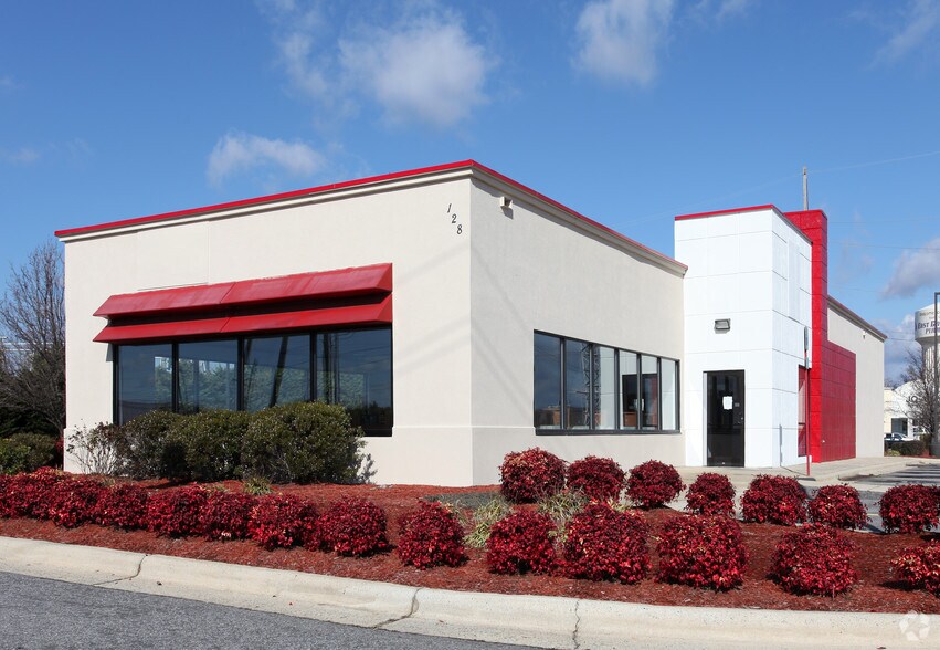 128 Greenville Blvd SW, Greenville, NC à vendre - Photo principale - Image 1 de 1