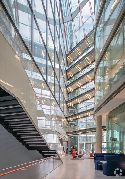 84 Wood Ln, Londres à louer - Hall d’entrée - Image 2 de 10