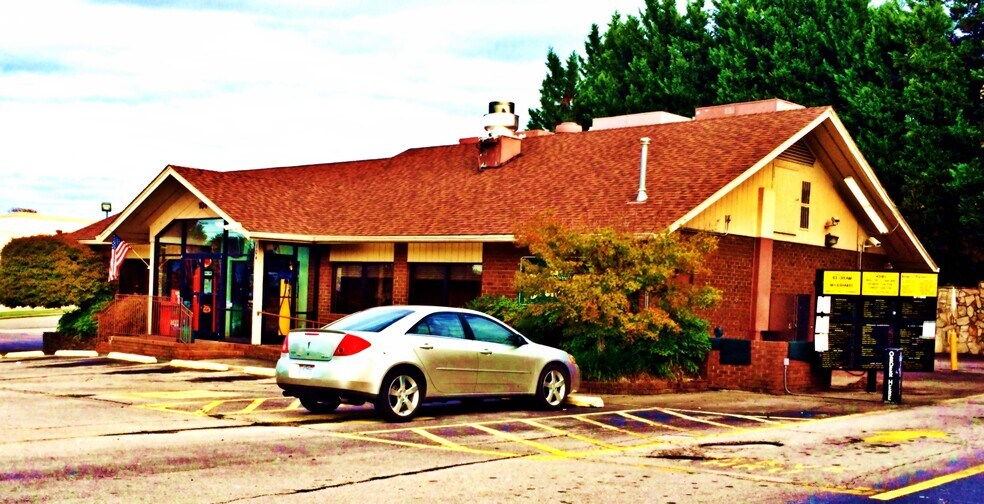 104 S Madison Blvd, Roxboro, NC à vendre - Photo du bâtiment - Image 3 de 4