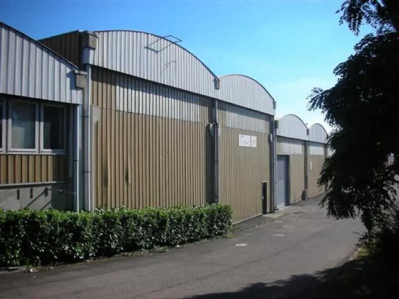 9 Rue Du Dauphiné, Saint-Priest à louer - Photo du bâtiment - Image 2 de 23