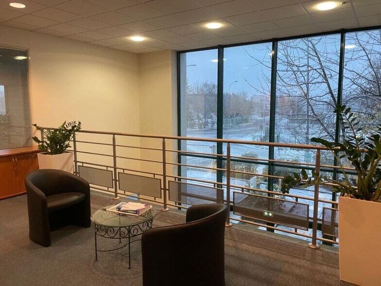Office in Morangis for lease - Interior Photo - Image 3 of 11