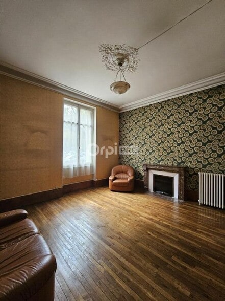 4 Place Auguste Dubois, Dijon for lease - Interior Photo - Image 1 of 3