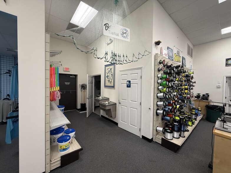 215 Old Eastwood Rd, Wilmington, NC for lease - Building Photo - Image 3 of 17