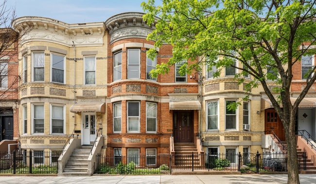 Plus de détails pour 6067 Putnam Ave, Ridgewood, NY - Multi-résidentiel à vendre