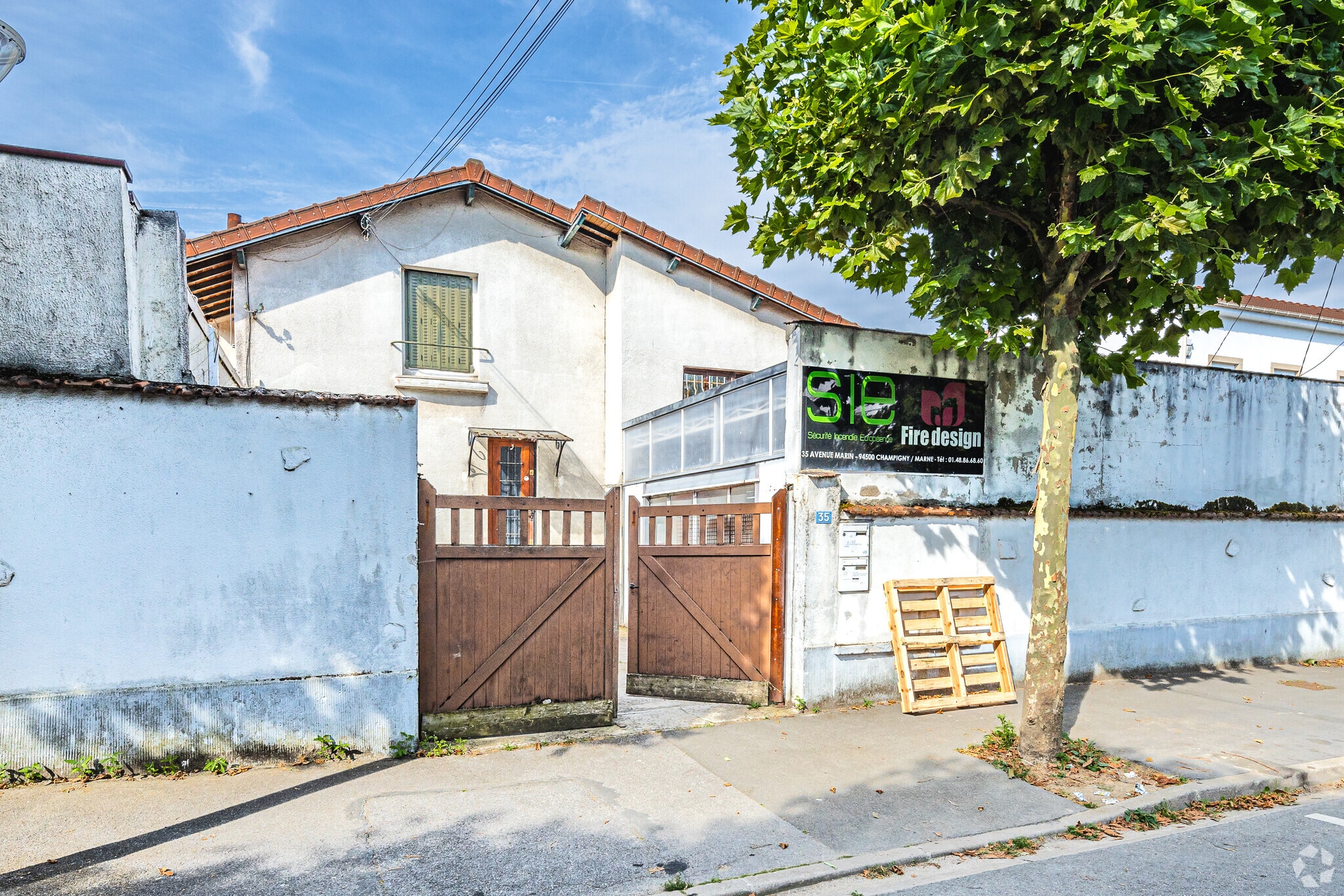 Flex in Champigny-sur-Marne for sale Primary Photo- Image 1 of 9