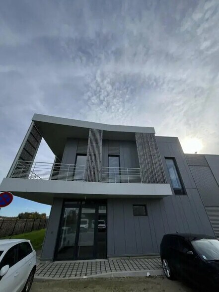 Flex in Chanteloup-en-Brie for sale - Building Photo - Image 1 of 8