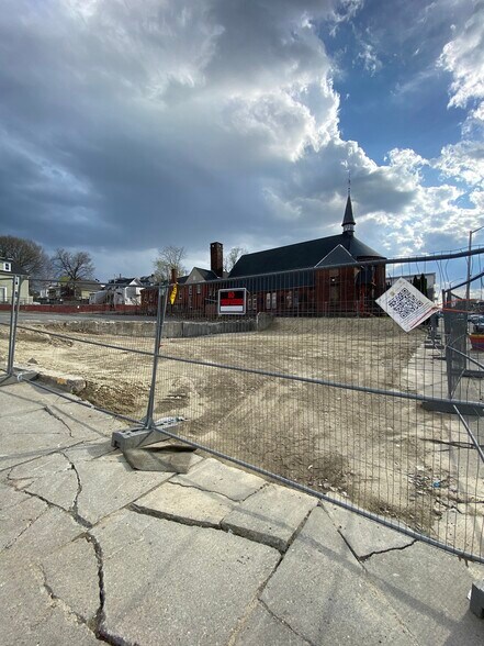 817 Main St, Worcester, MA à vendre - Photo du bâtiment - Image 2 de 3