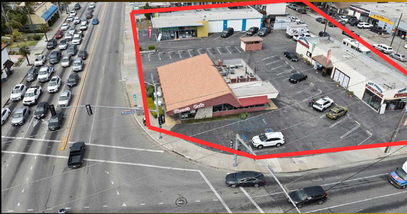 5 POINTS - FOR SALE / GROUND LEASE portfolio of 3 properties for sale on LoopNet.ca - Building Photo - Image 1 of 13