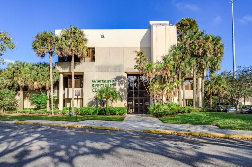 350 N Pine Island Rd, Plantation, FL à louer - Photo du bâtiment - Image 2 de 41