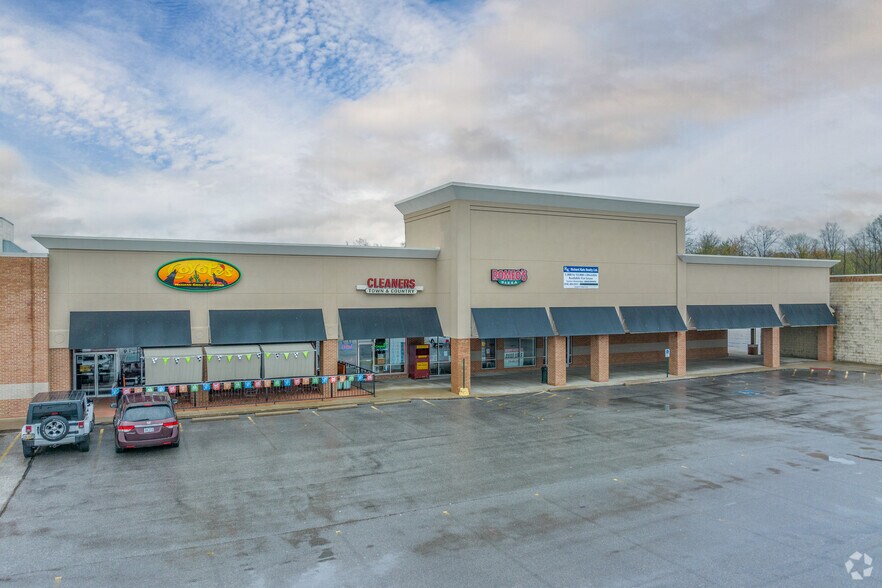 8535 Tanglewood Sq, Chagrin Falls, OH à louer - Photo du bâtiment - Image 2 de 9