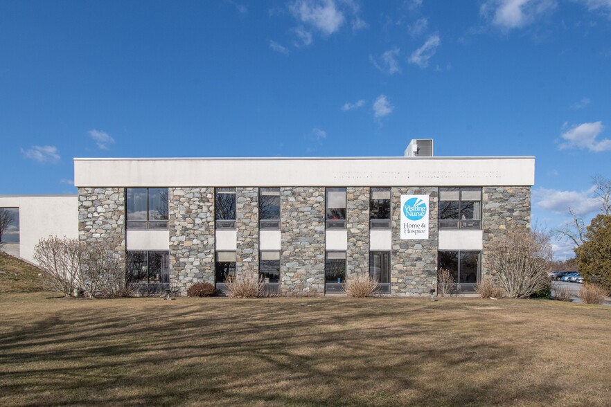 1184 E Main Rd, Portsmouth, RI for sale - Building Photo - Image 1 of 1