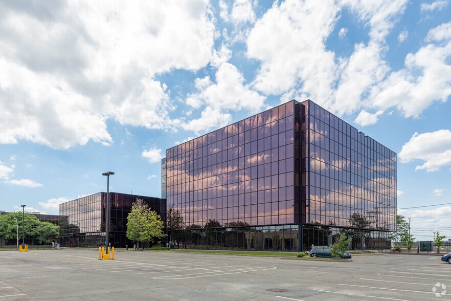 6700-6780 Ch De La Côte-De-Liesse, Montréal, QC à louer - Photo du bâtiment - Image 2 de 4