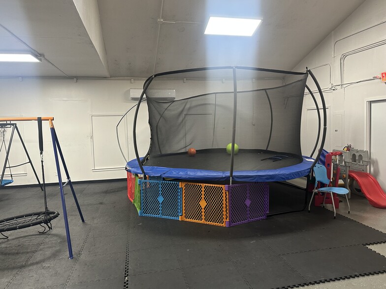 651 Exchange Pl NW, Lilburn, GA for lease - Building Photo - Image 2 of 13