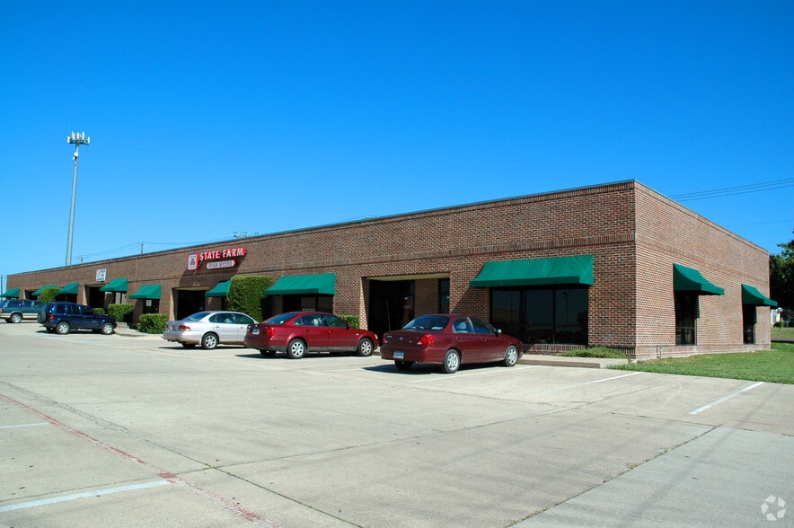 8808 Camp Bowie Blvd W, Fort Worth, TX for lease - Building Photo - Image 3 of 17