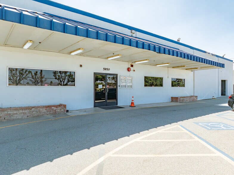 5950 Wilderness Ave, Riverside, CA à louer - Photo du bâtiment - Image 3 de 11