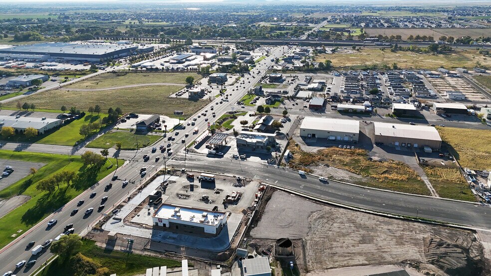 2709 North Rulon White Blvd. blvd, Pleasant View, UT à vendre - Photo du bâtiment - Image 2 de 3