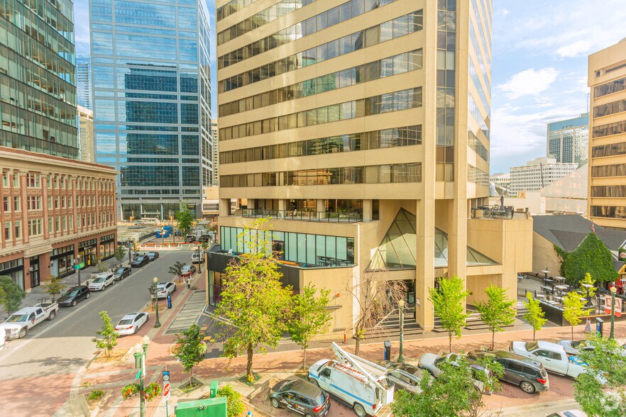 10020 101A Ave NW, Edmonton, AB à louer - Photo du bâtiment - Image 2 de 6