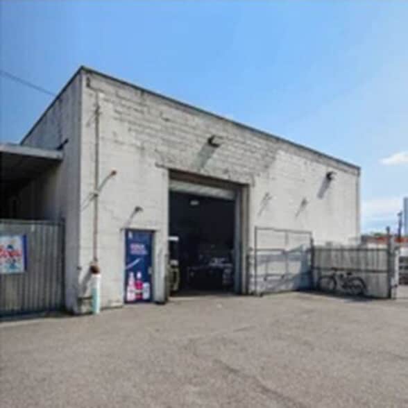 926 Nassau Rd, Uniondale, NY for sale - Building Photo - Image 3 of 7