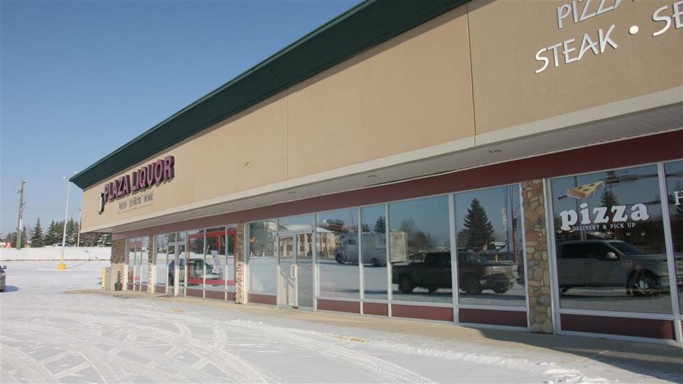 4341 50 St, Drayton Valley, AB à louer - Photo du bâtiment - Image 2 de 15