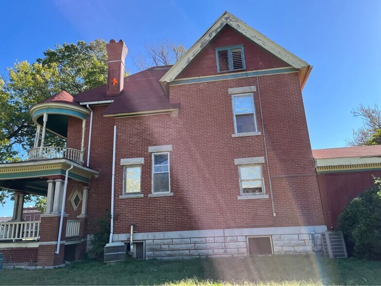 419 W Locust St, Independence, KS à vendre - Photo du bâtiment - Image 2 de 6