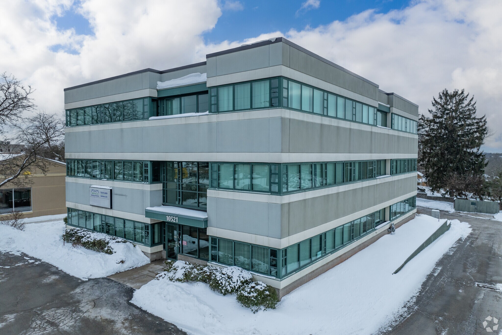 10521 Perry Hwy, Wexford, PA for lease Primary Photo- Image 1 of 6