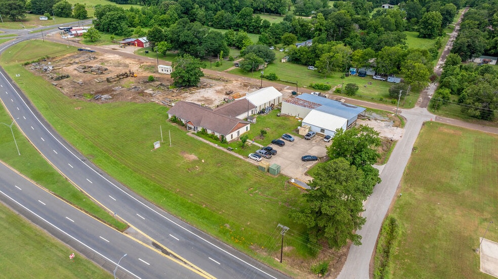 189 N 1st St, Timpson, TX for sale - Building Photo - Image 3 of 18