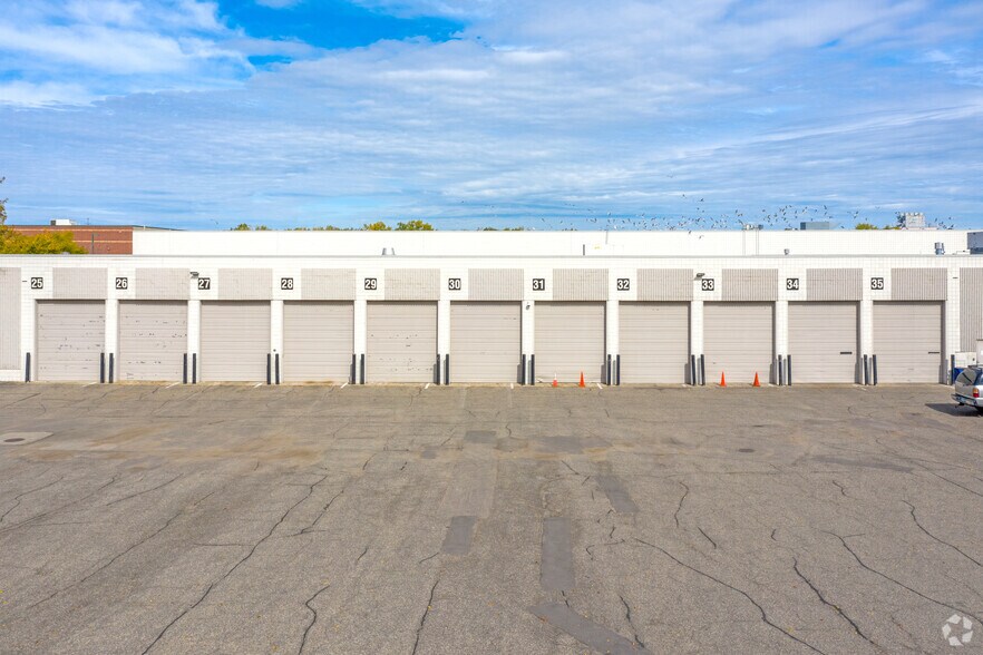 2300 Hwy 13 W, Burnsville, MN à louer - Photo du bâtiment - Image 2 de 4