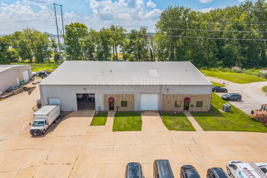 Thunderbird Commerce Park portfolio of 8 properties for sale on LoopNet.ca - Building Photo - Image 3 of 7
