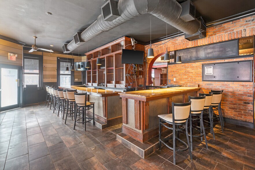 700 N Salina St, Syracuse, NY à vendre - Photo intérieure - Image 3 de 29