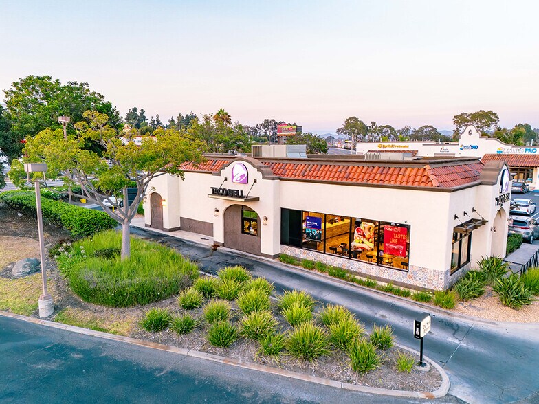 3807-3845 Plaza Dr, Oceanside, CA à louer - Photo du bâtiment - Image 2 de 11