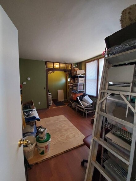 6803 76th St, Middle Village, NY à vendre - Photo du bâtiment - Image 3 de 14