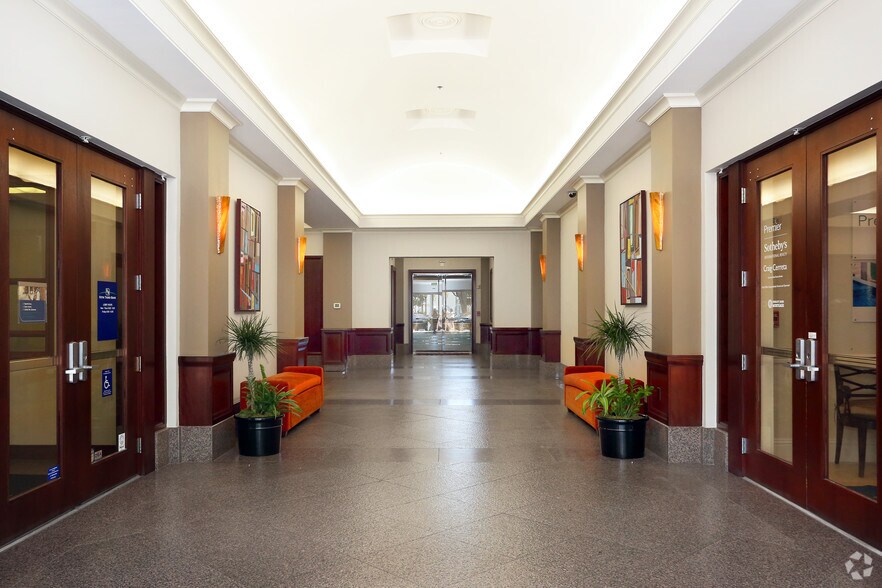 50 Central Ave, Sarasota, FL à louer - Hall d’entrée - Image 3 de 33